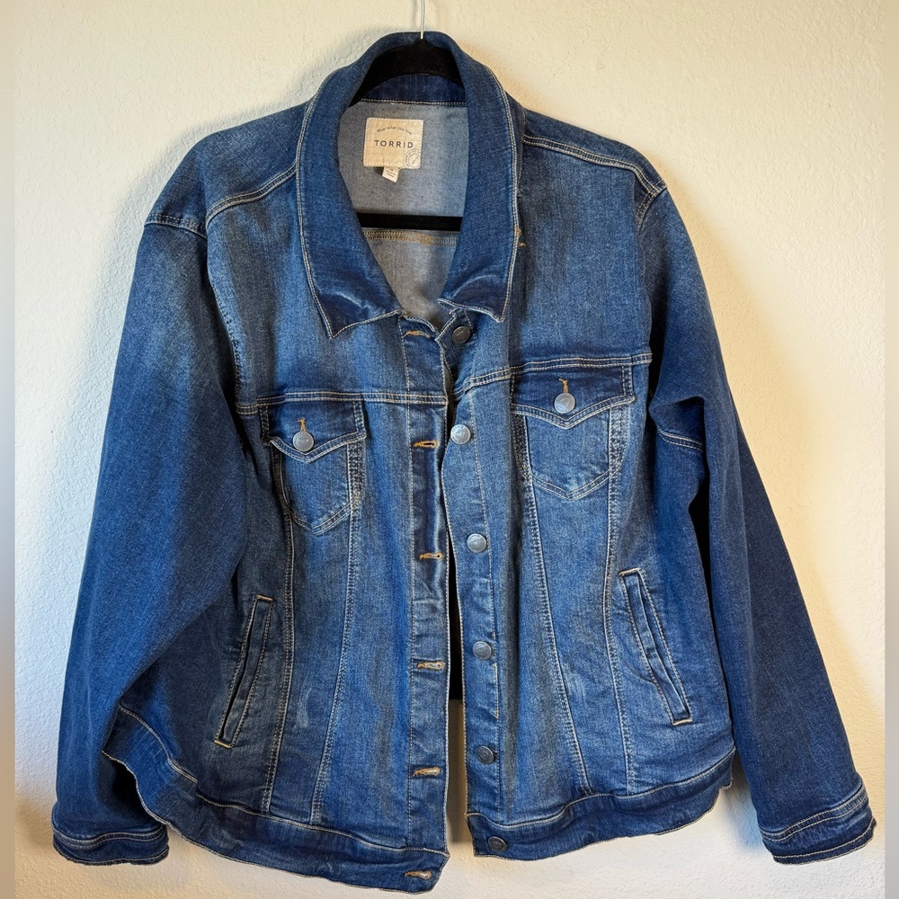 Torrid Denim Jacket 4X Plus Size Medium Wash Stretch Jean Jacket